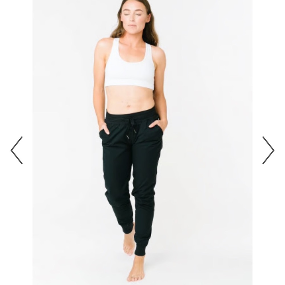 Zyia Black trail jogger 31”